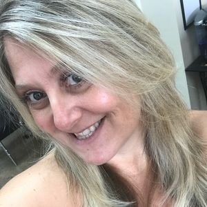 Meet your Posher, Lora